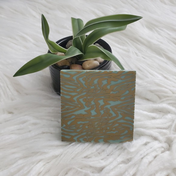 TASH Cosmetics Highlighter Green Compact #01 - Picture 2 of 6